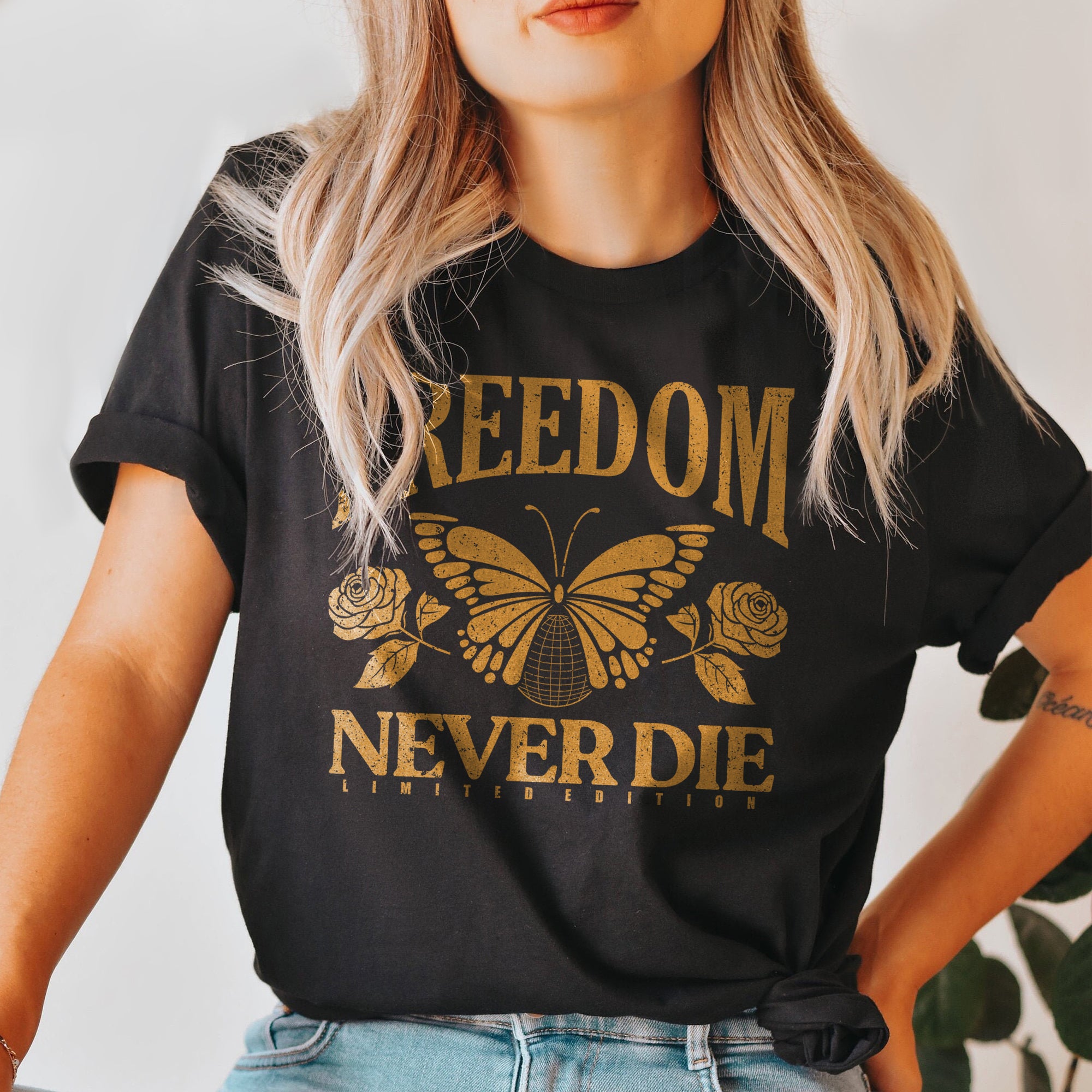 Freedom Never Die Oversized Shirt for Women Garment-Dyed Graphic Tee