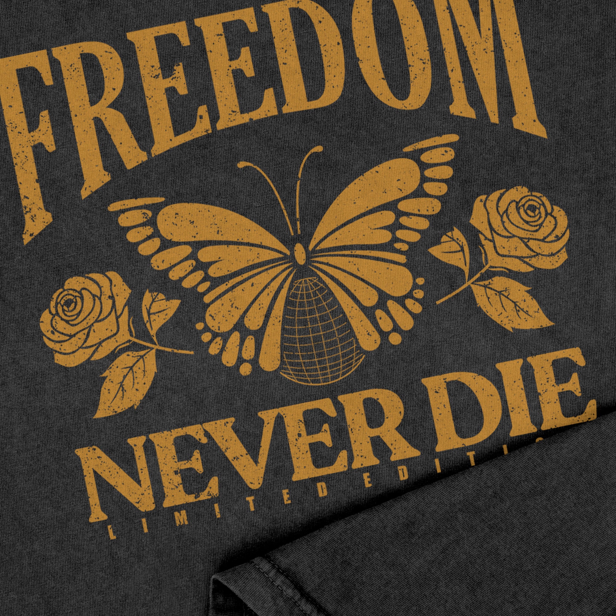 Freedom Never Die Oversized Shirt for Women Garment-Dyed Graphic Tee